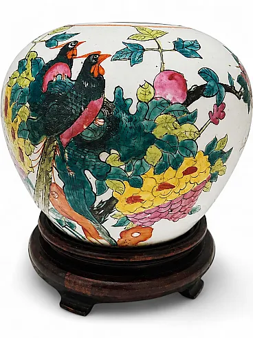 Chinese Qing Dynasty porcelain vase, 20th century