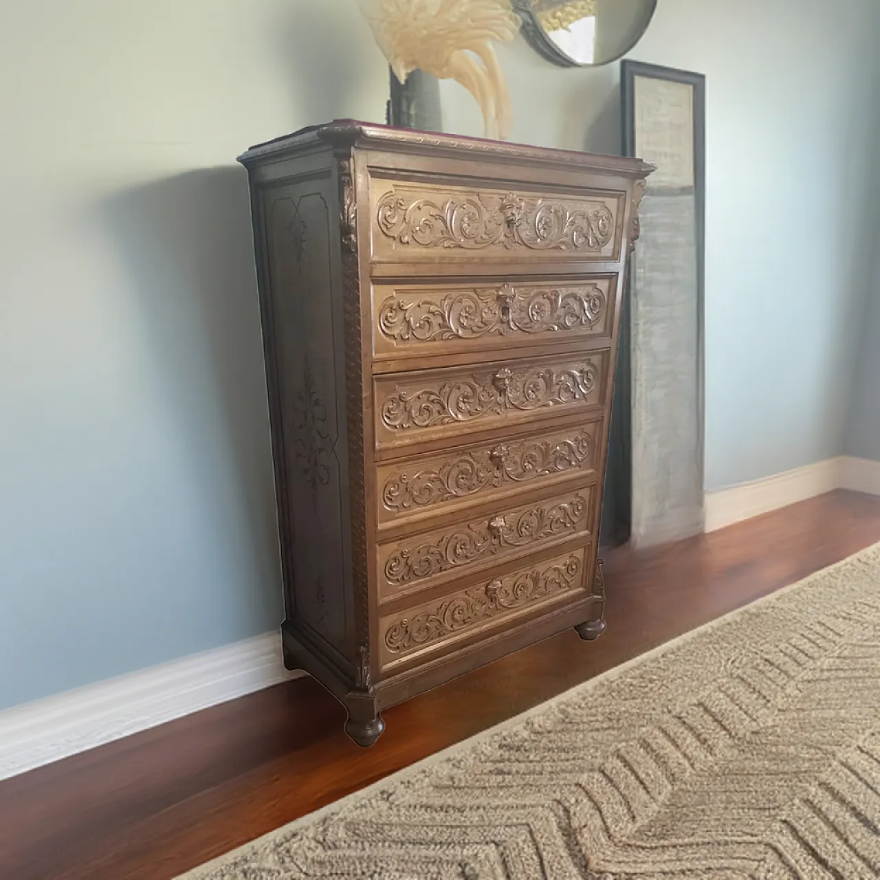 Walnut chest of drawers, 19th century 1