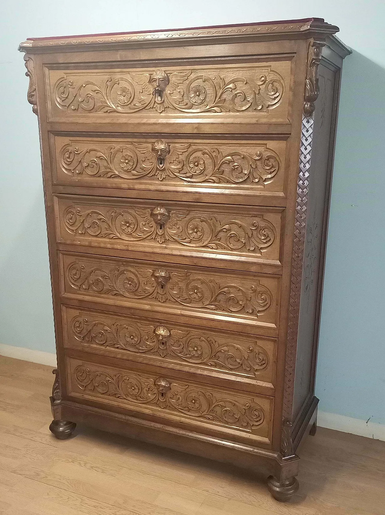 Walnut chest of drawers, 19th century 2