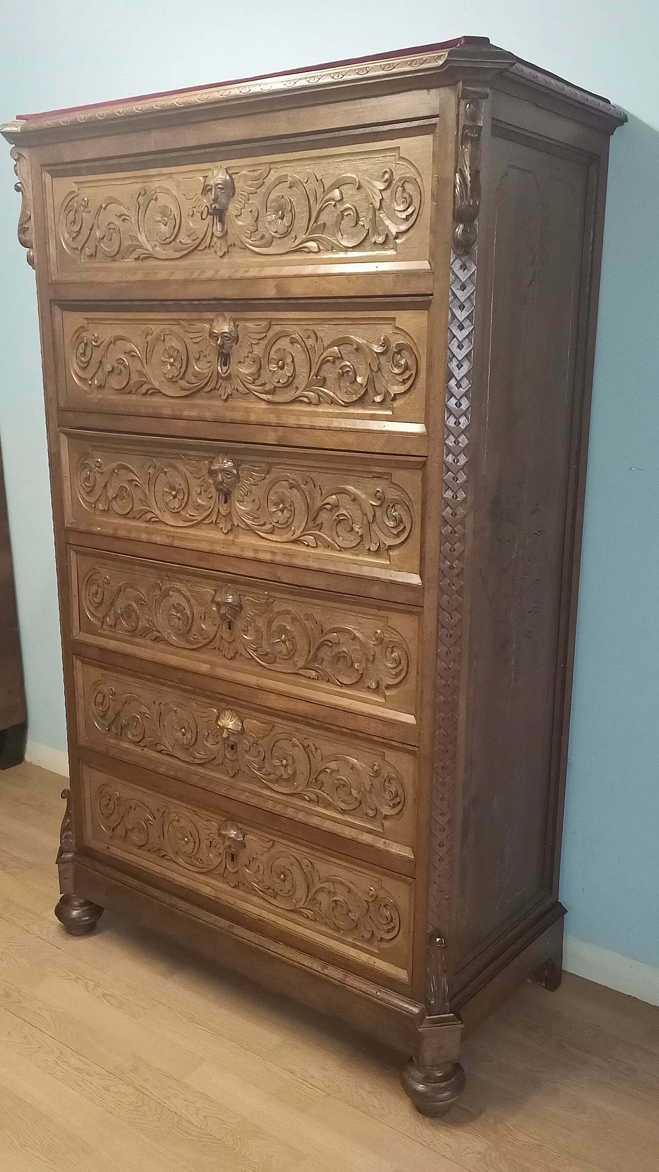 Walnut chest of drawers, 19th century 3
