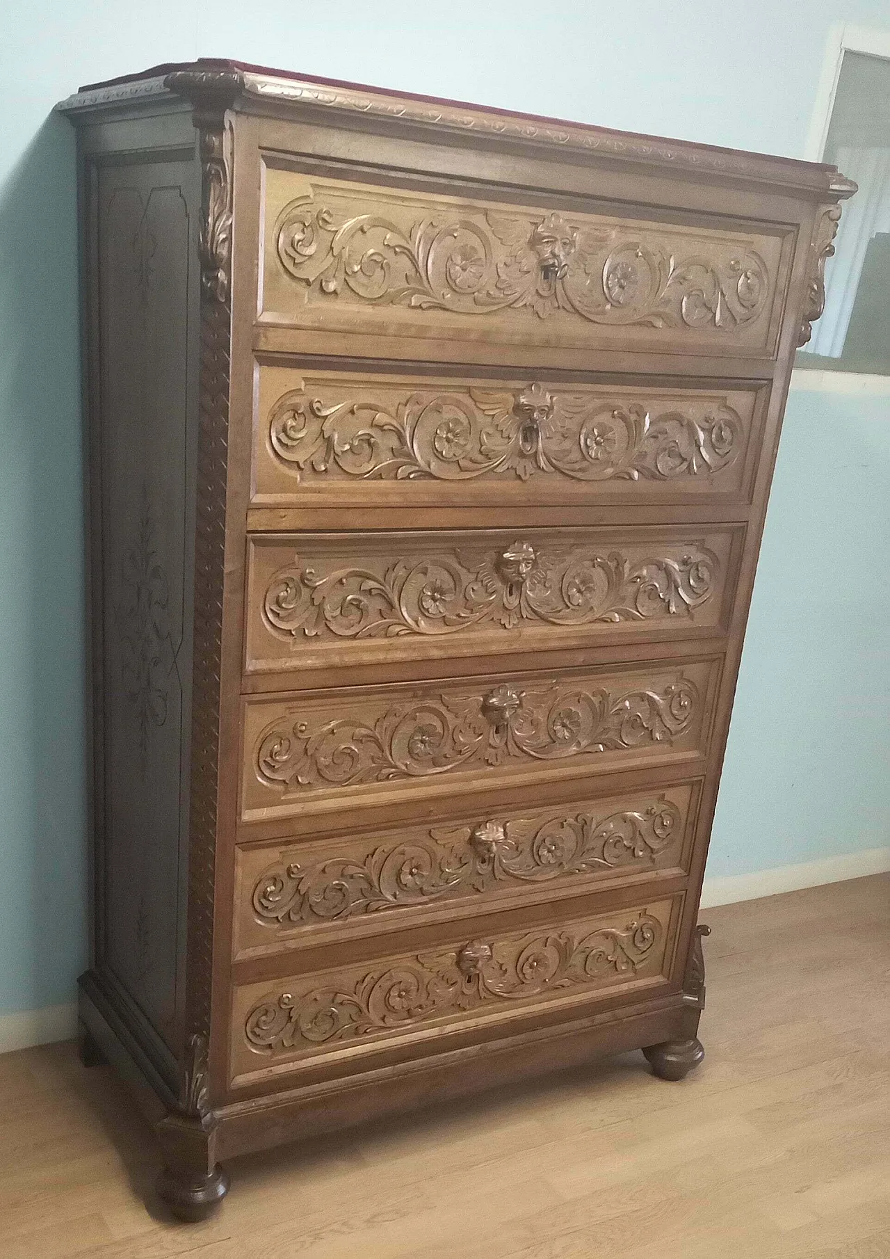 Walnut chest of drawers, 19th century 4