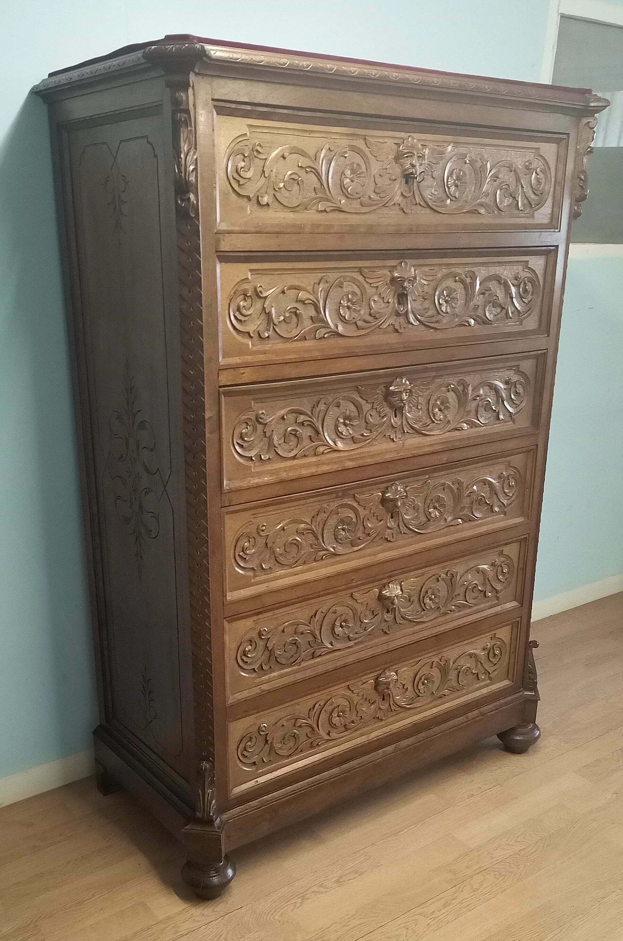 Walnut chest of drawers, 19th century 5