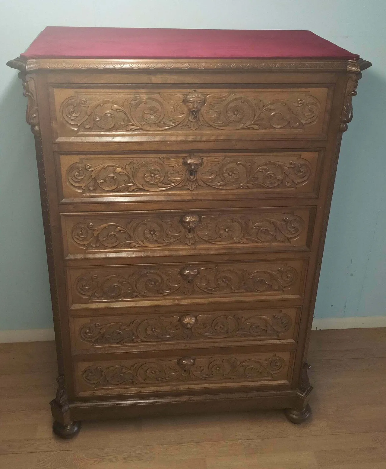 Walnut chest of drawers, 19th century 6