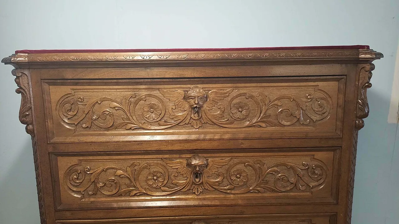 Walnut chest of drawers, 19th century 7