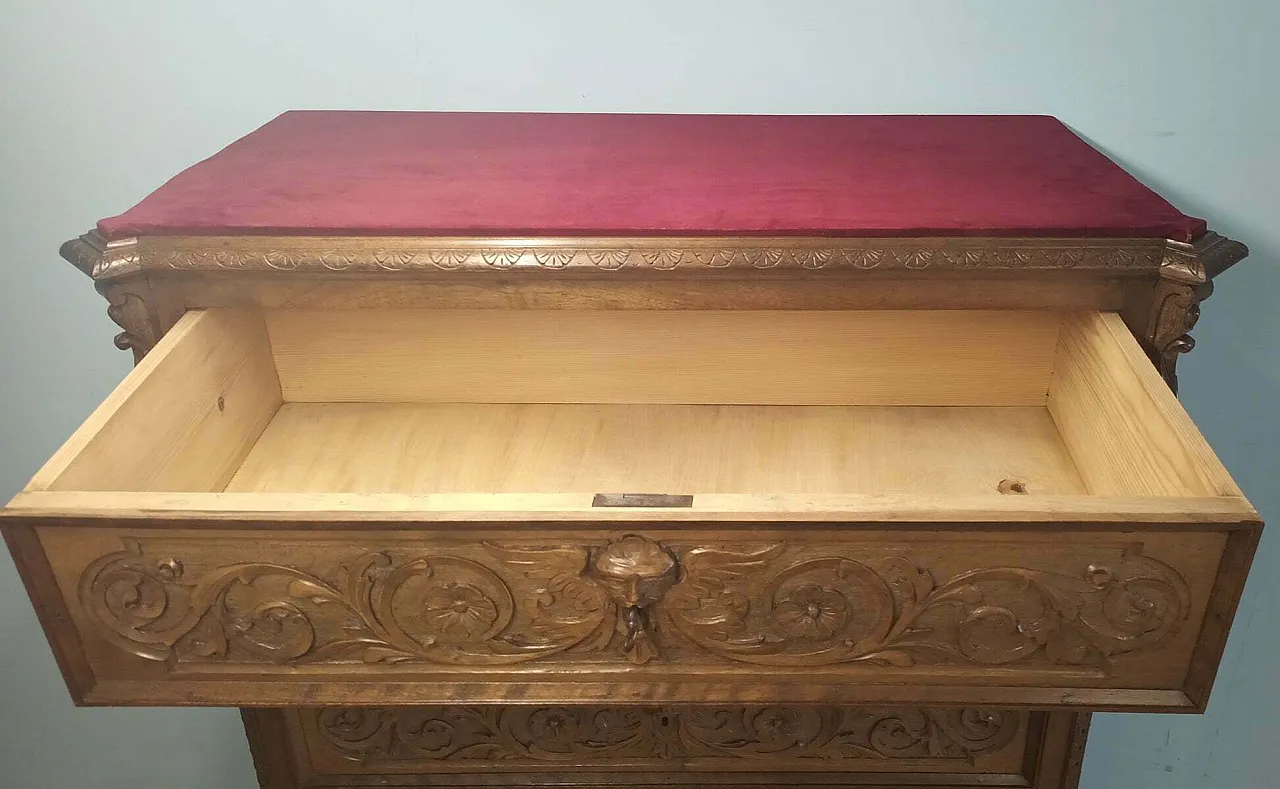 Walnut chest of drawers, 19th century 12