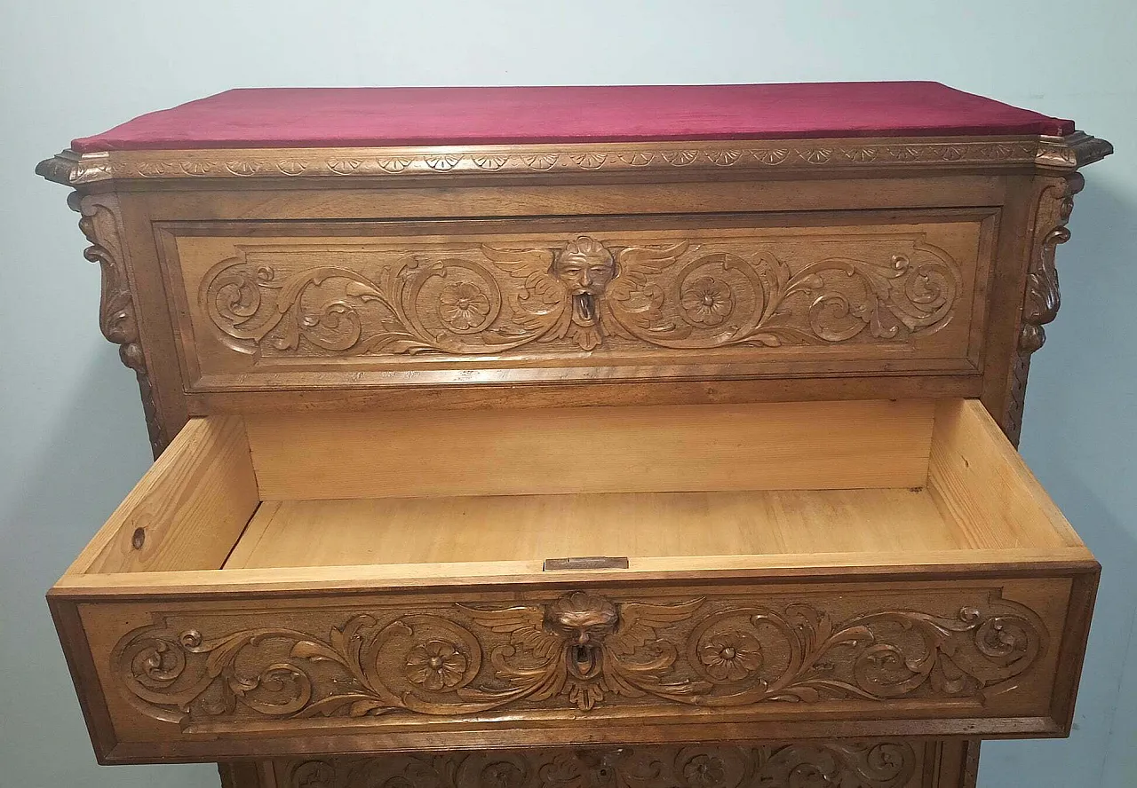 Walnut chest of drawers, 19th century 13
