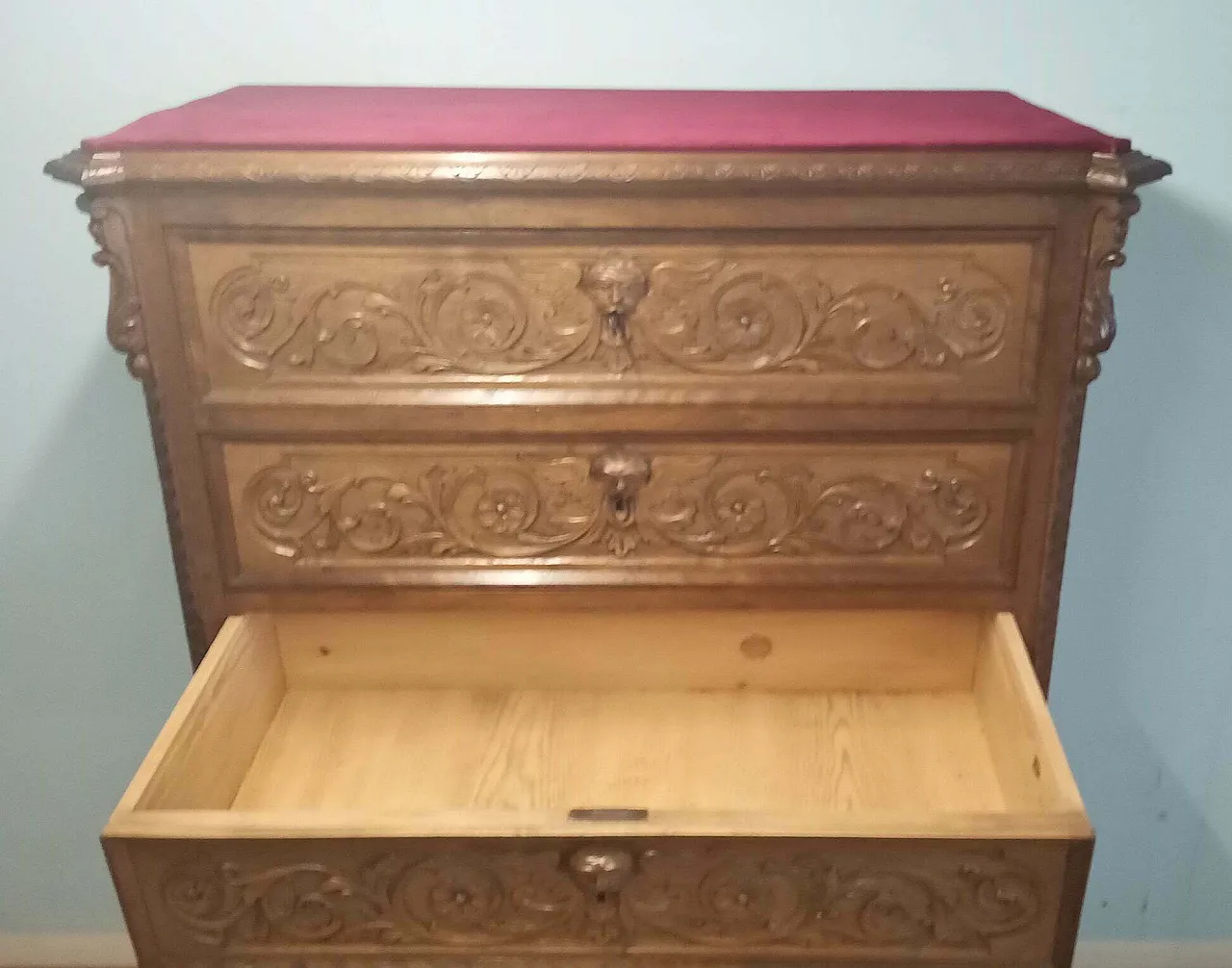 Walnut chest of drawers, 19th century 14