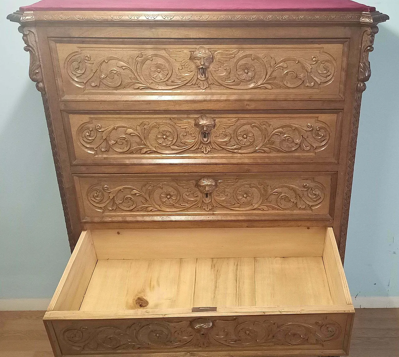 Walnut chest of drawers, 19th century 15