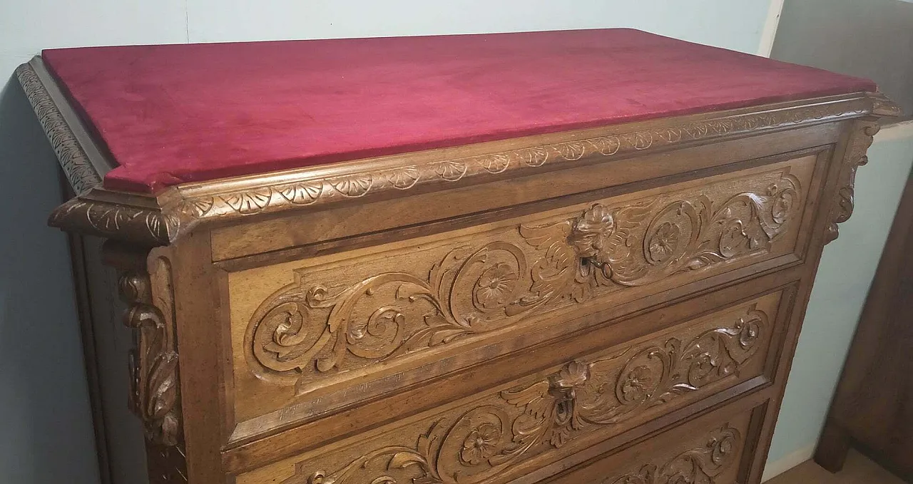 Walnut chest of drawers, 19th century 20