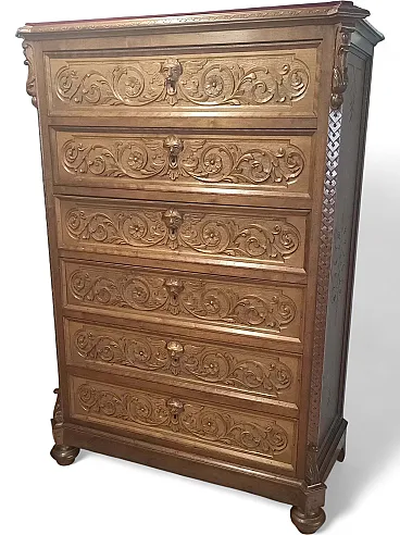 Walnut chest of drawers, 19th century