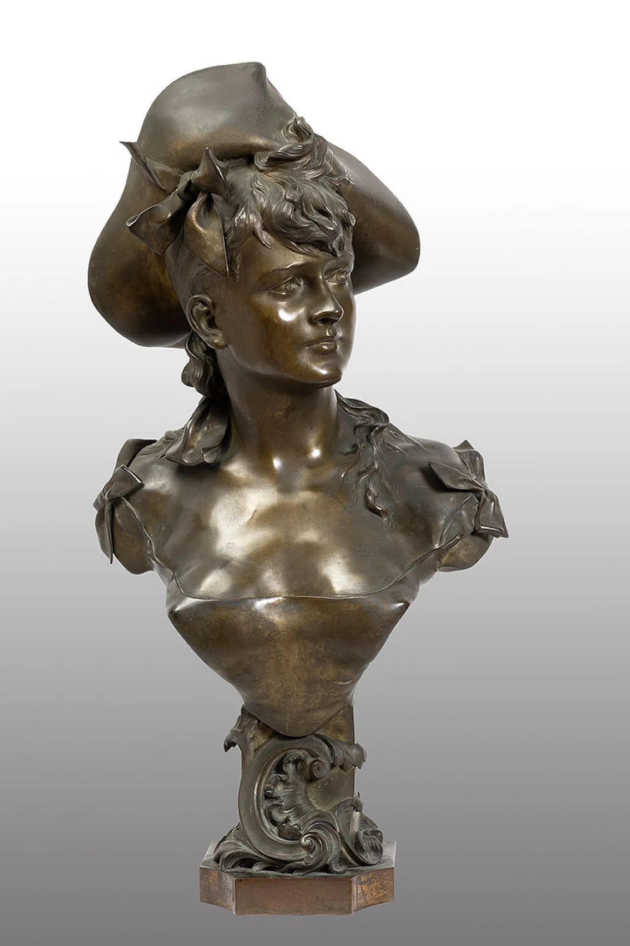 Patinated bronze sculpture depicting beauty allegory, 19th c. 1