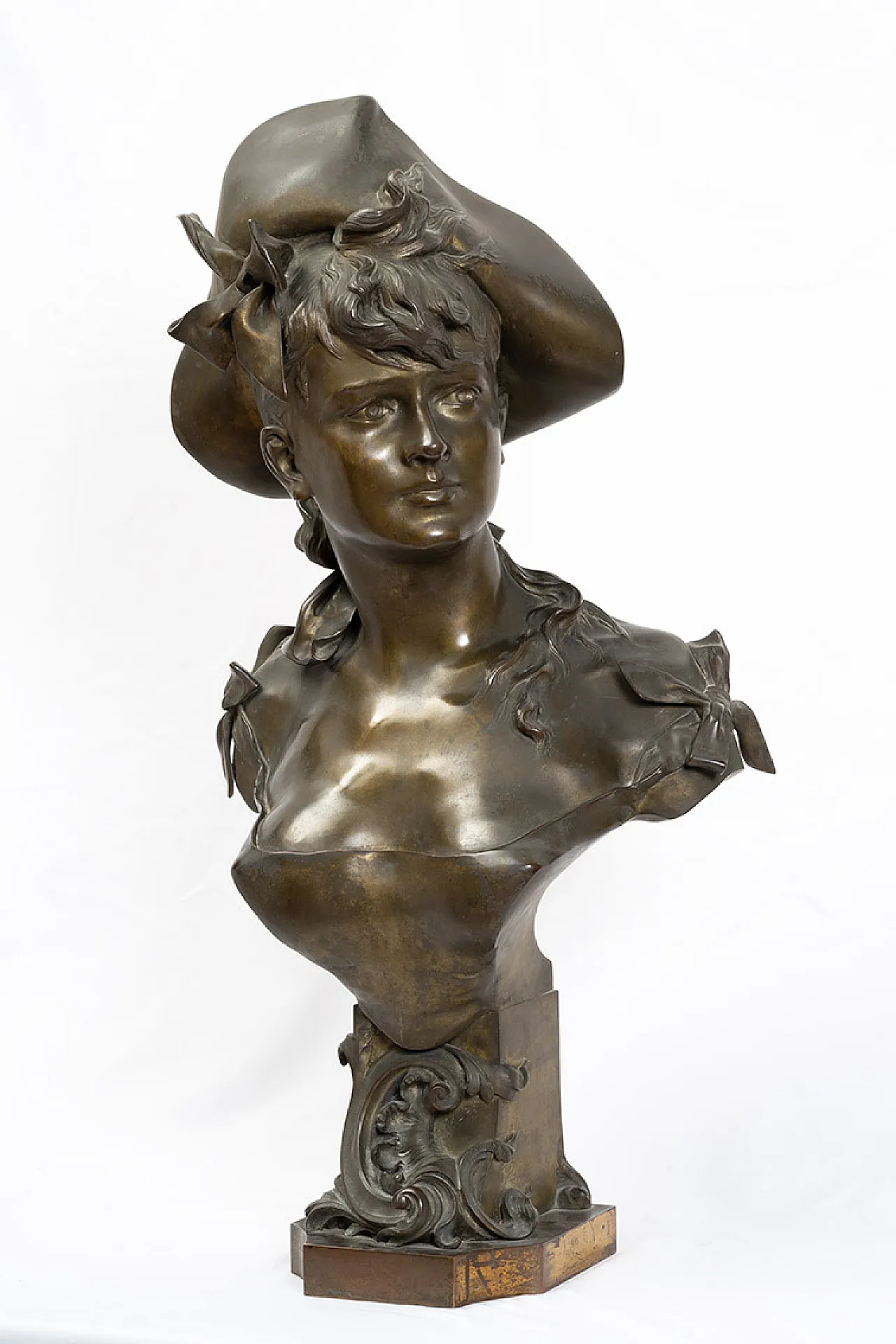 Patinated bronze sculpture depicting beauty allegory, 19th c. 2