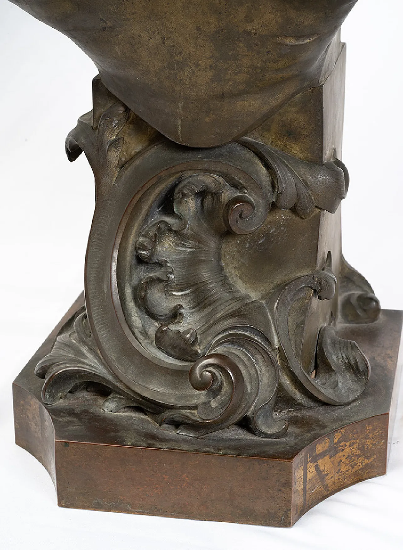 Patinated bronze sculpture depicting beauty allegory, 19th c. 4