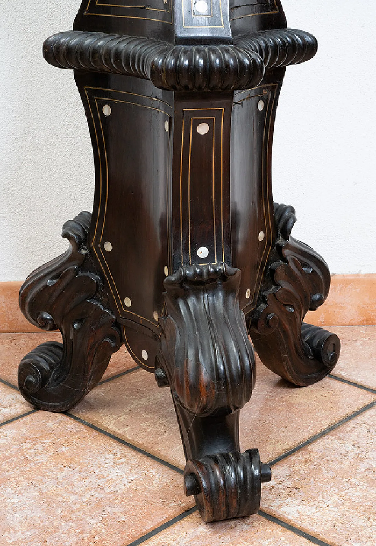Antique Neapolitan Louis Philippe column in fine wood with inlays 5