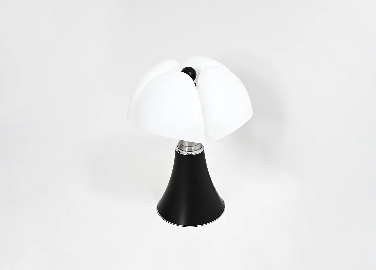 Lampada da tavolo Pipistrello nera di Gae Aulenti per Martinelli Luce 5