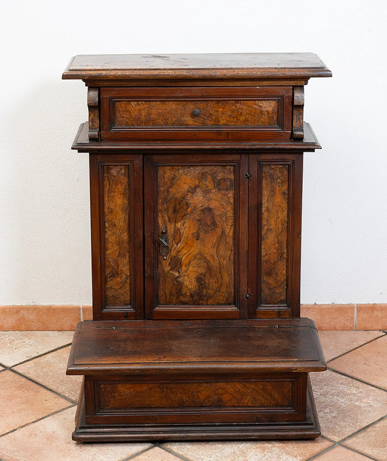 Louis XIV kneeler in solid walnut and briar, 18th century 2