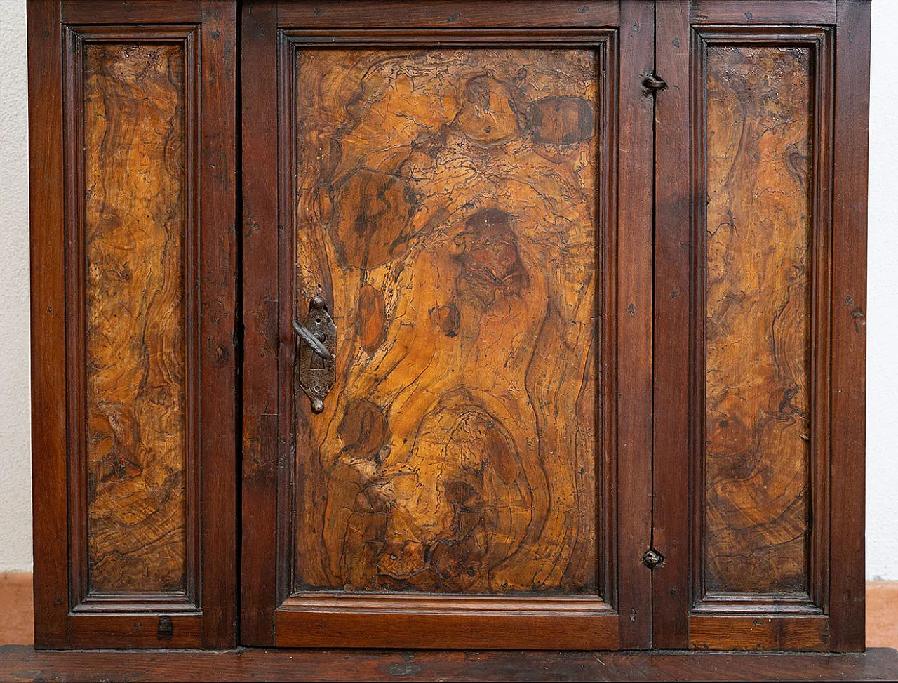 Louis XIV kneeler in solid walnut and briar, 18th century 4