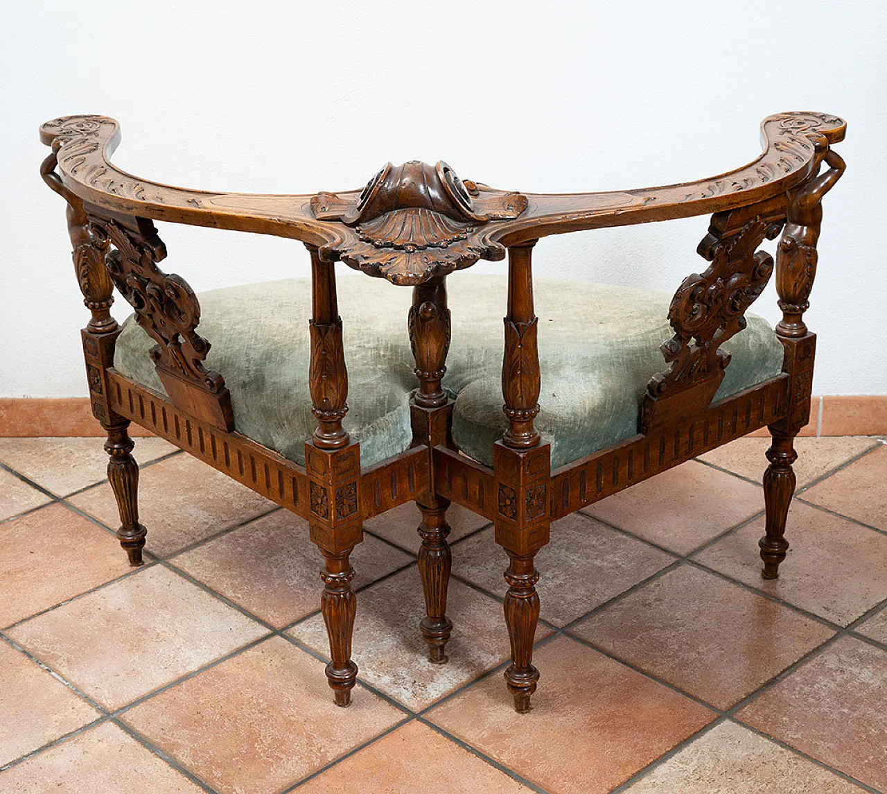 Carved curved Neo Renaissance sofa in walnut, '800 7