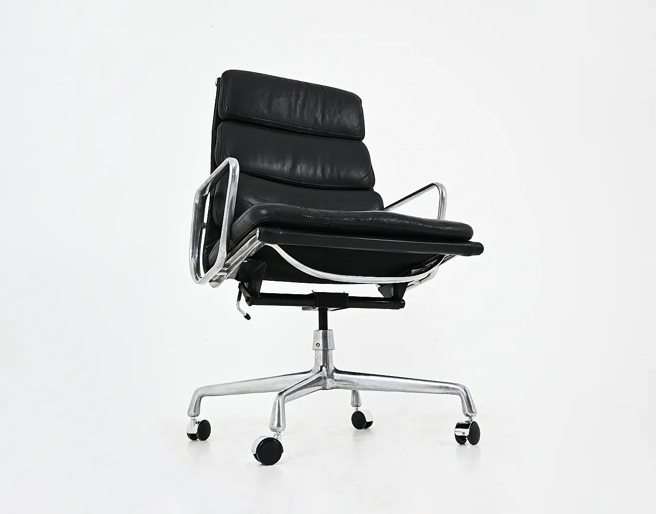 Sedia Soft Pad di Charles & Ray Eames per Ring Mobelfabrikk Norvegia 7