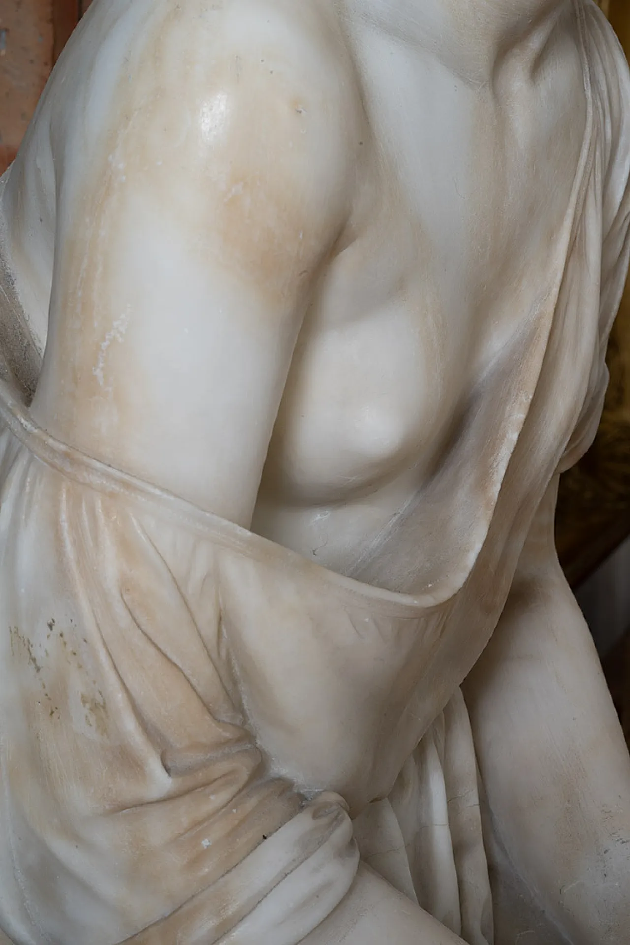 Scultura o di figura femminile inginocchiata in alabastro, '800 4