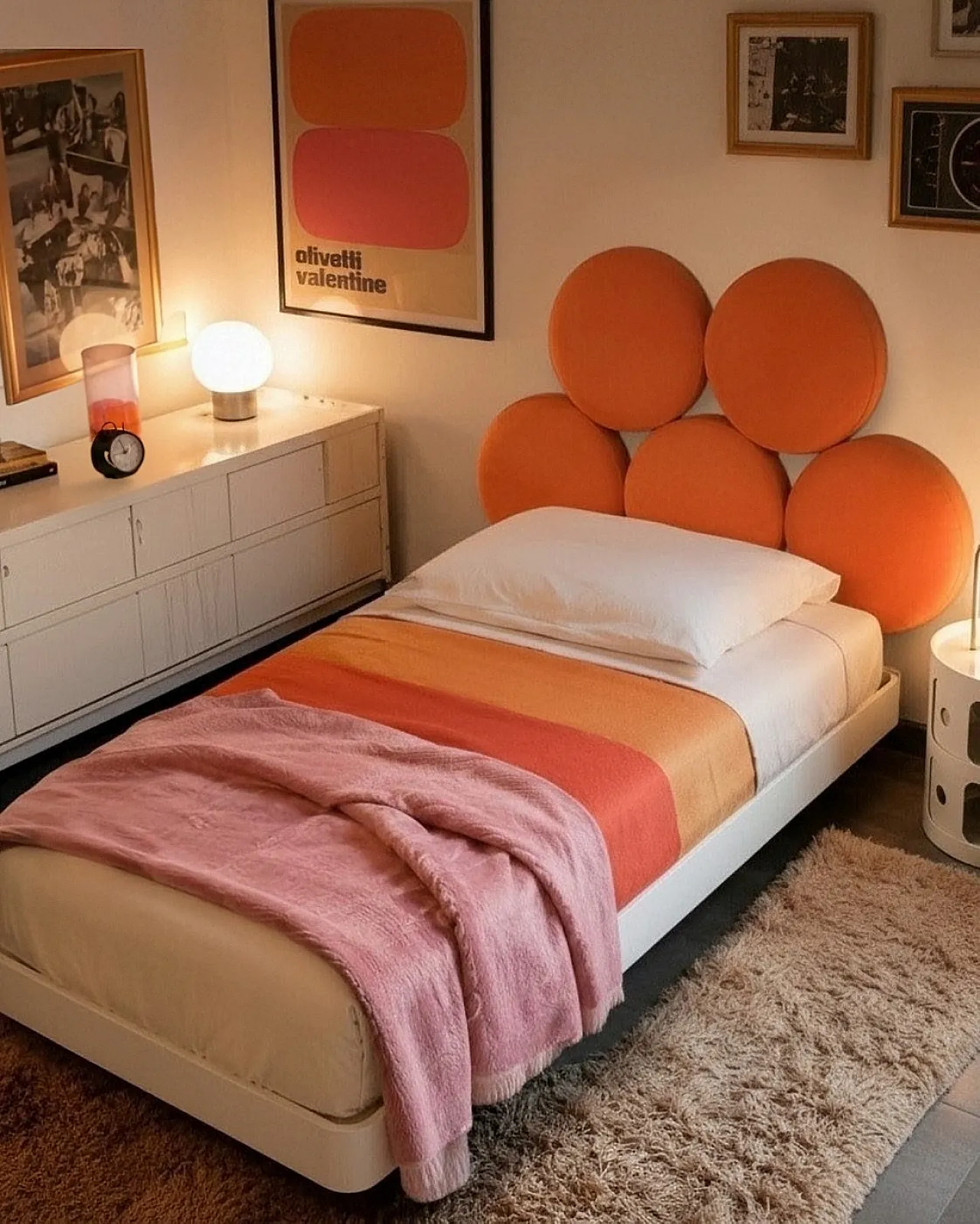 Single bed with sculptural Marshmallow headboard, 1980s 2