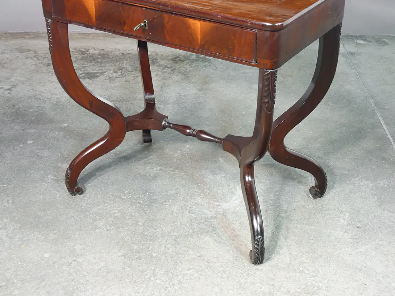 Petineuse Carlo X con specchio e cassetto in legno di noce, '800 10
