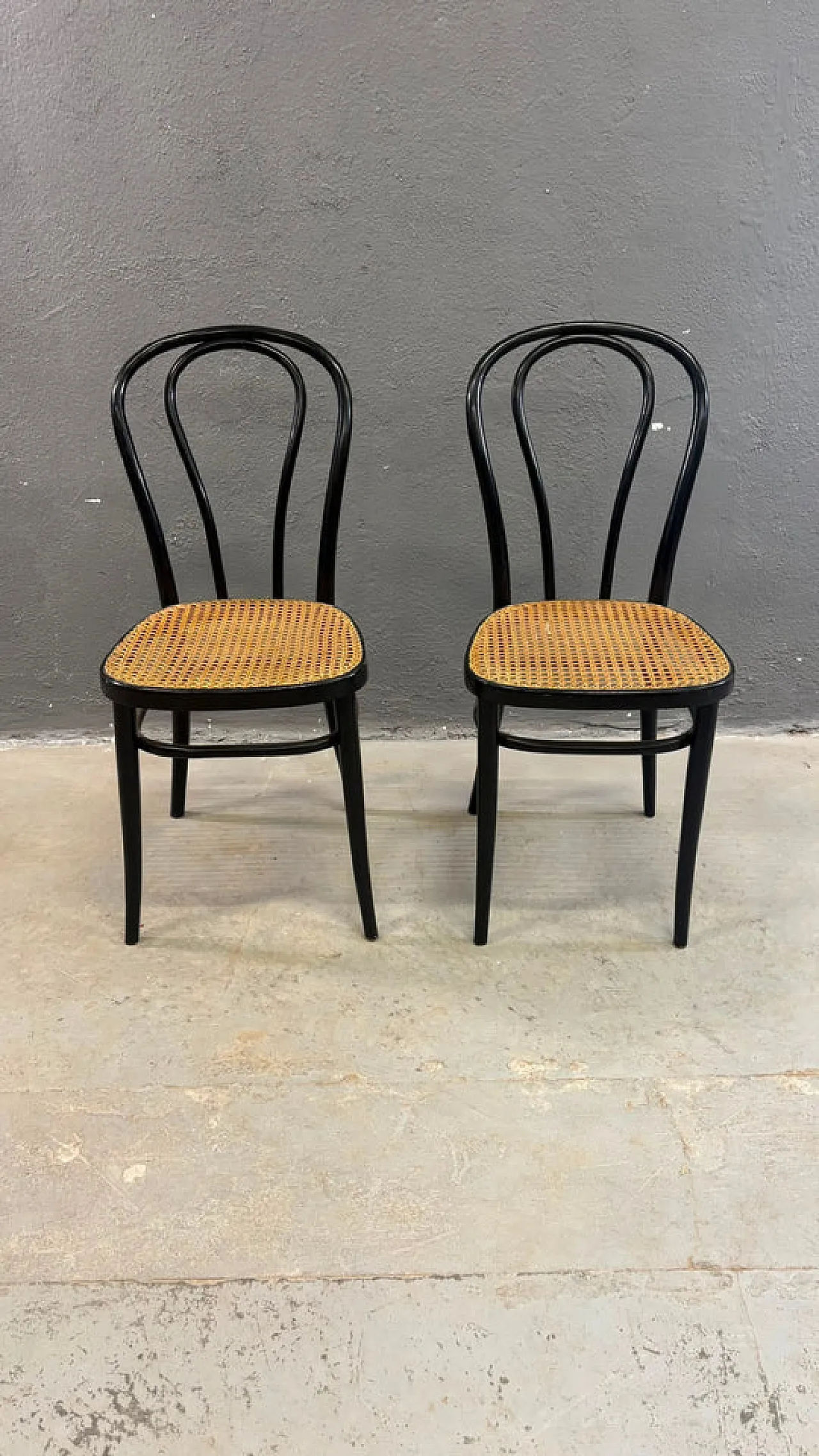 Pair of chairs in bentwood and Vienna straw seats, 1960s 2