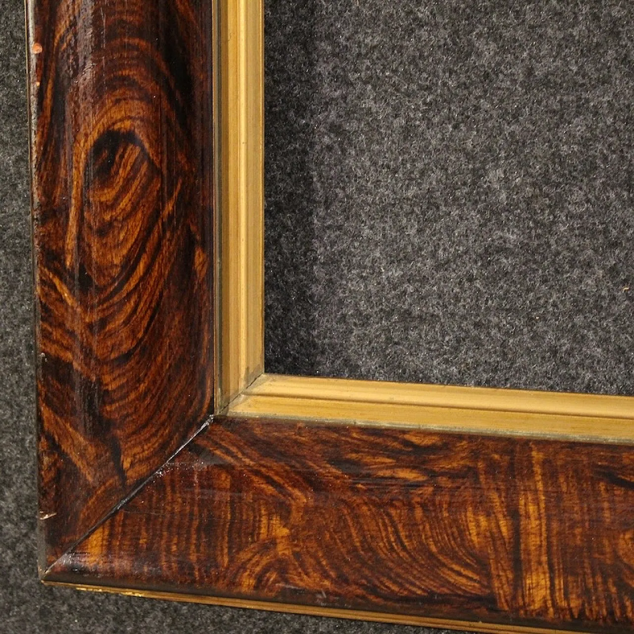 Lacquered and gilded wooden frame, 20th century 2