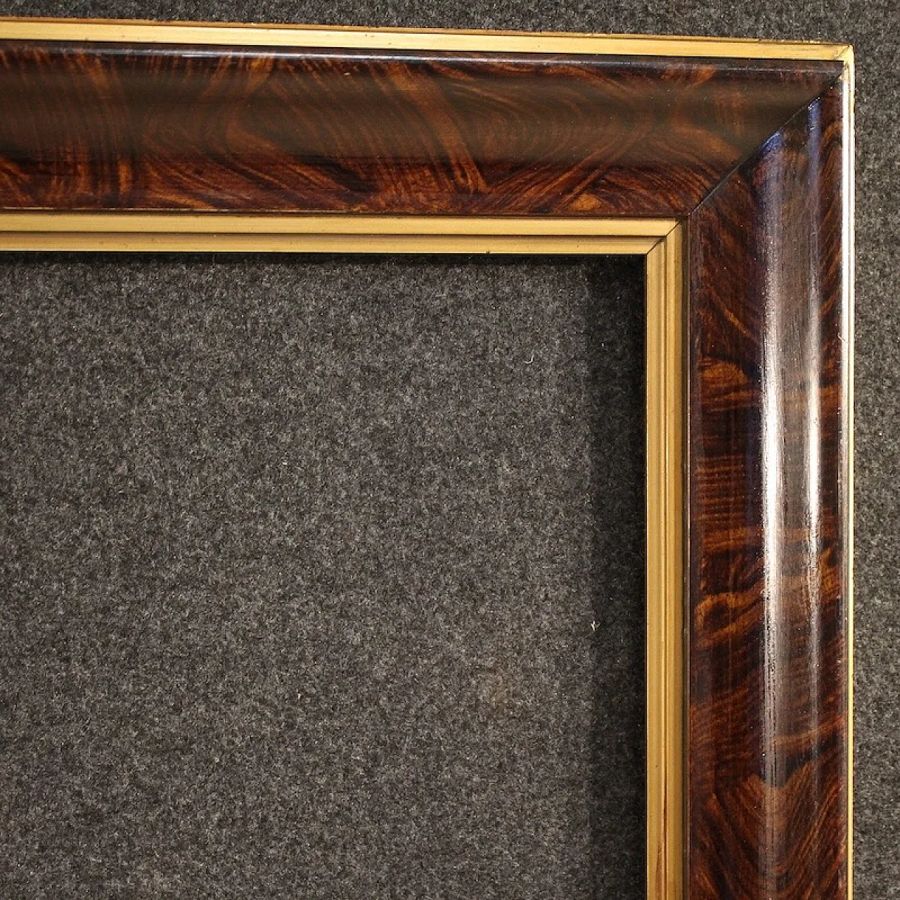 Lacquered and gilded wooden frame, 20th century 6