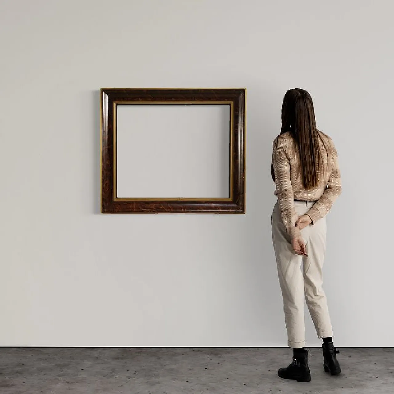 Lacquered and gilded wooden frame, 20th century 9
