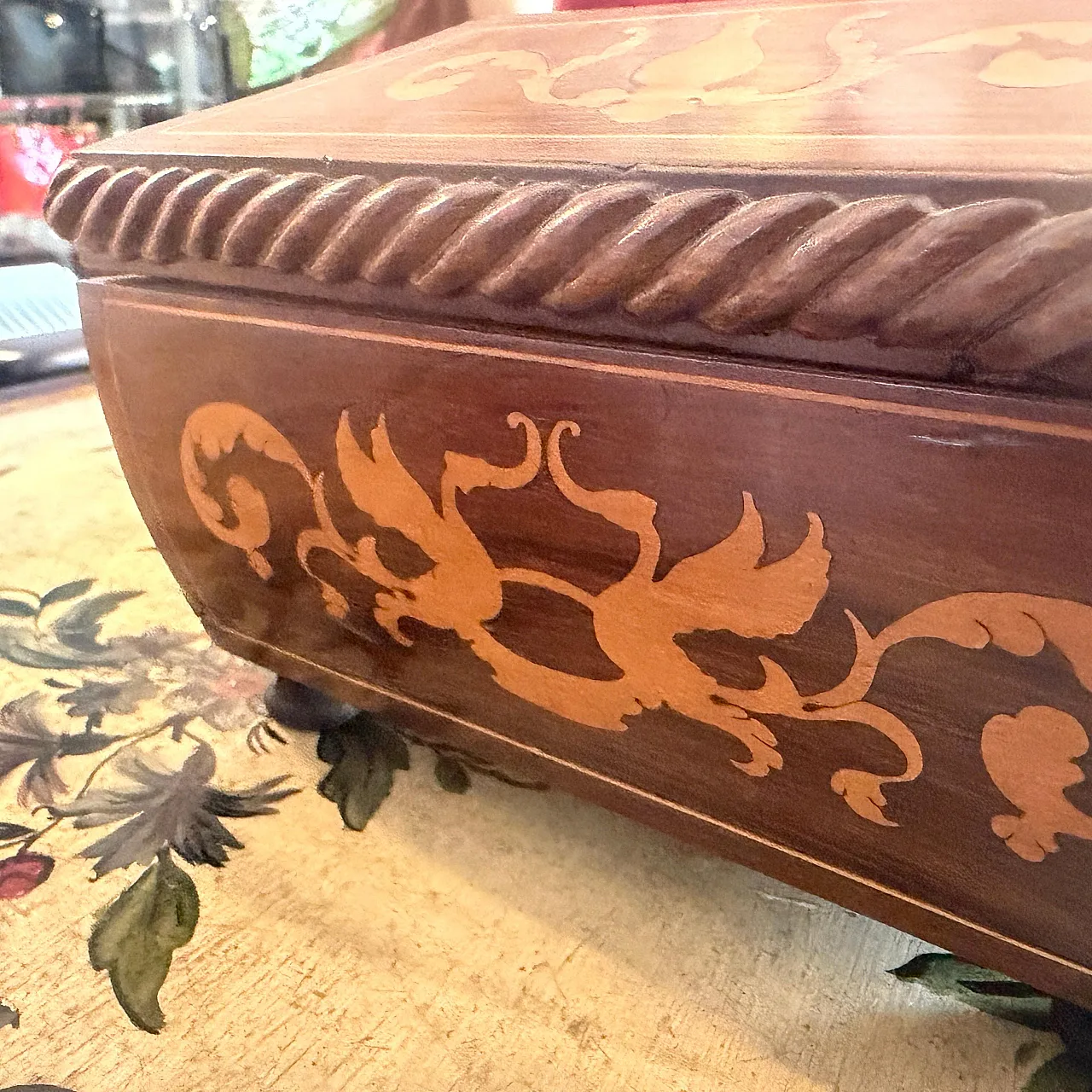 Scatola da sarto Carlo X in legno di noce e acero intarsiato, '800 8