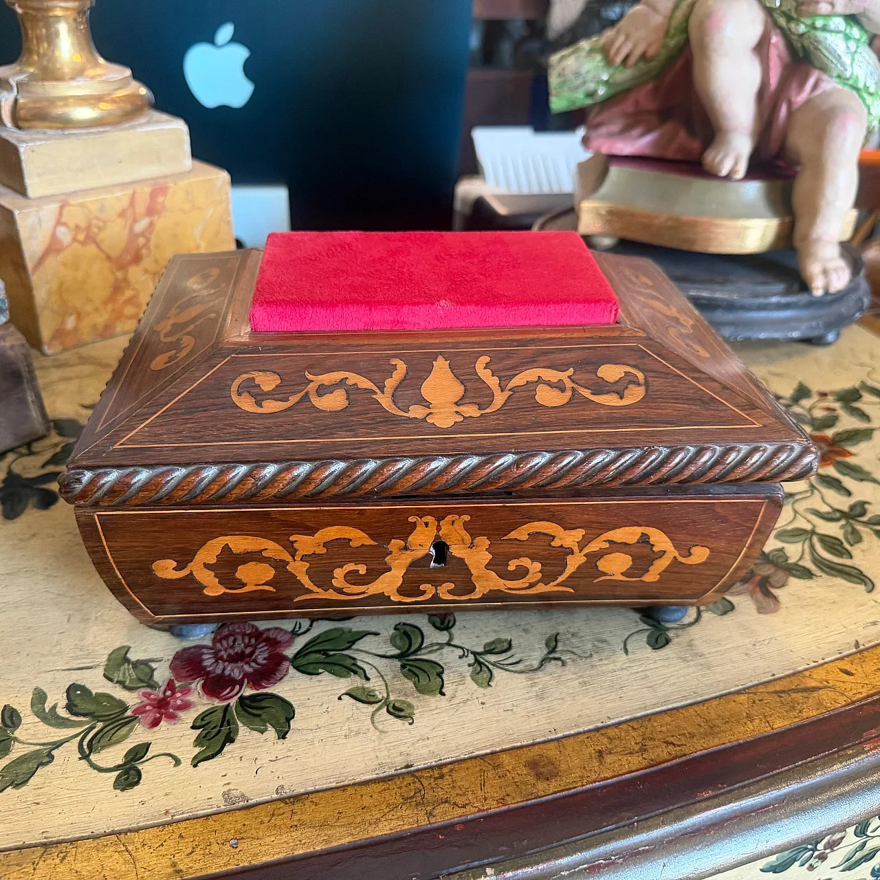 Scatola da sarto Carlo X in legno di noce e acero intarsiato, '800 12