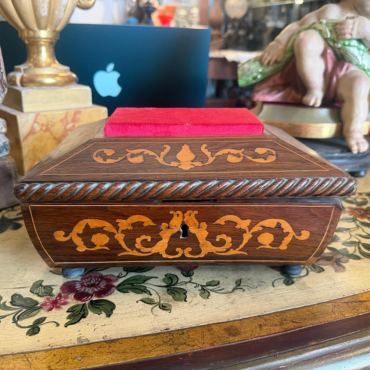 Scatola da sarto Carlo X in legno di noce e acero intarsiato, '800 14