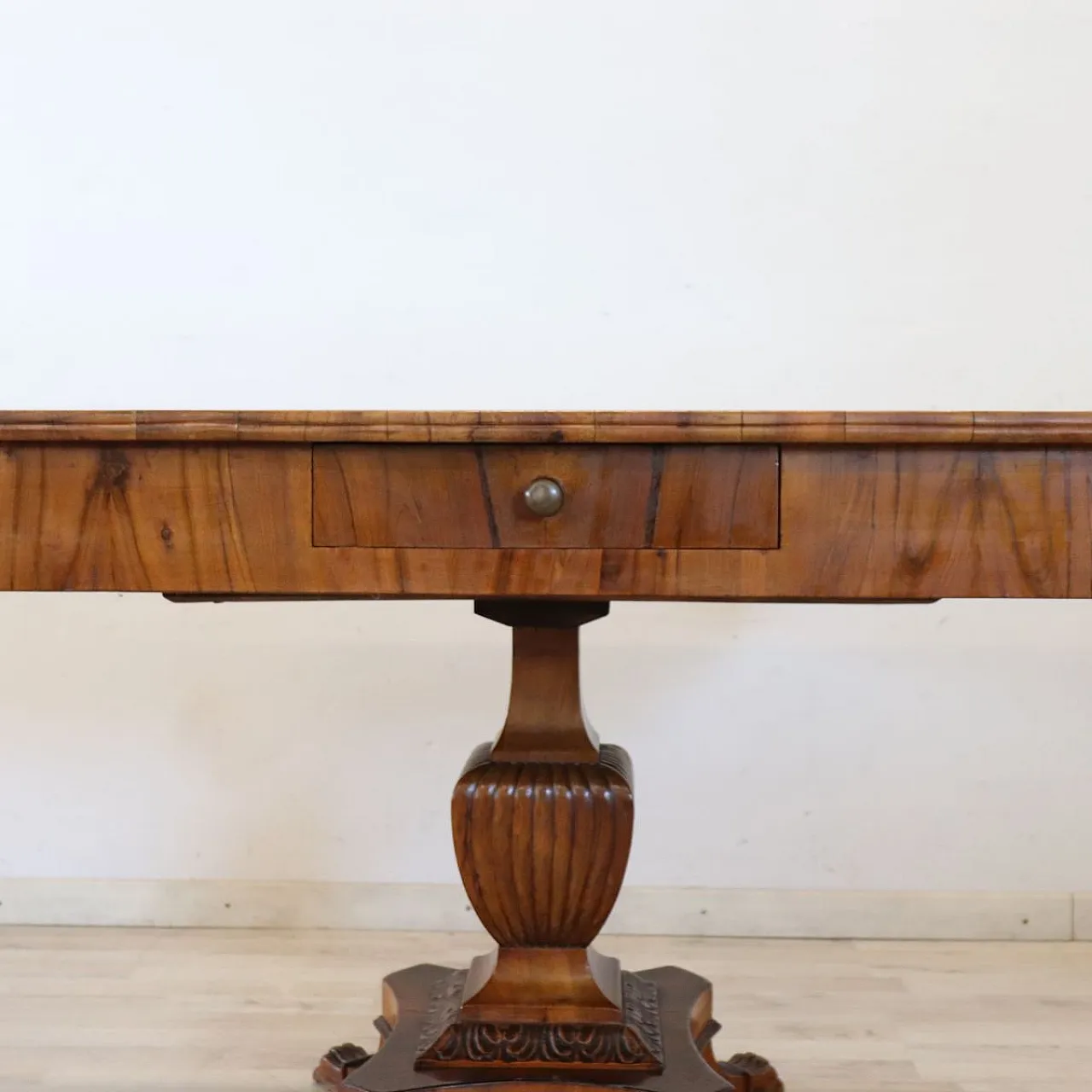 Walnut coffee table with one drawer, extendable, 19th century 5