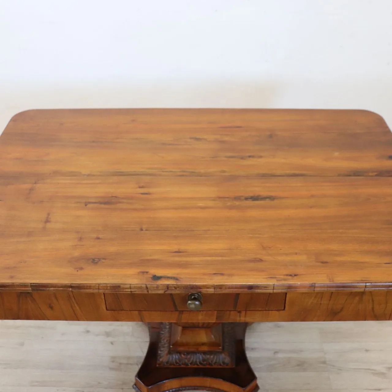 Walnut coffee table with one drawer, extendable, 19th century 6