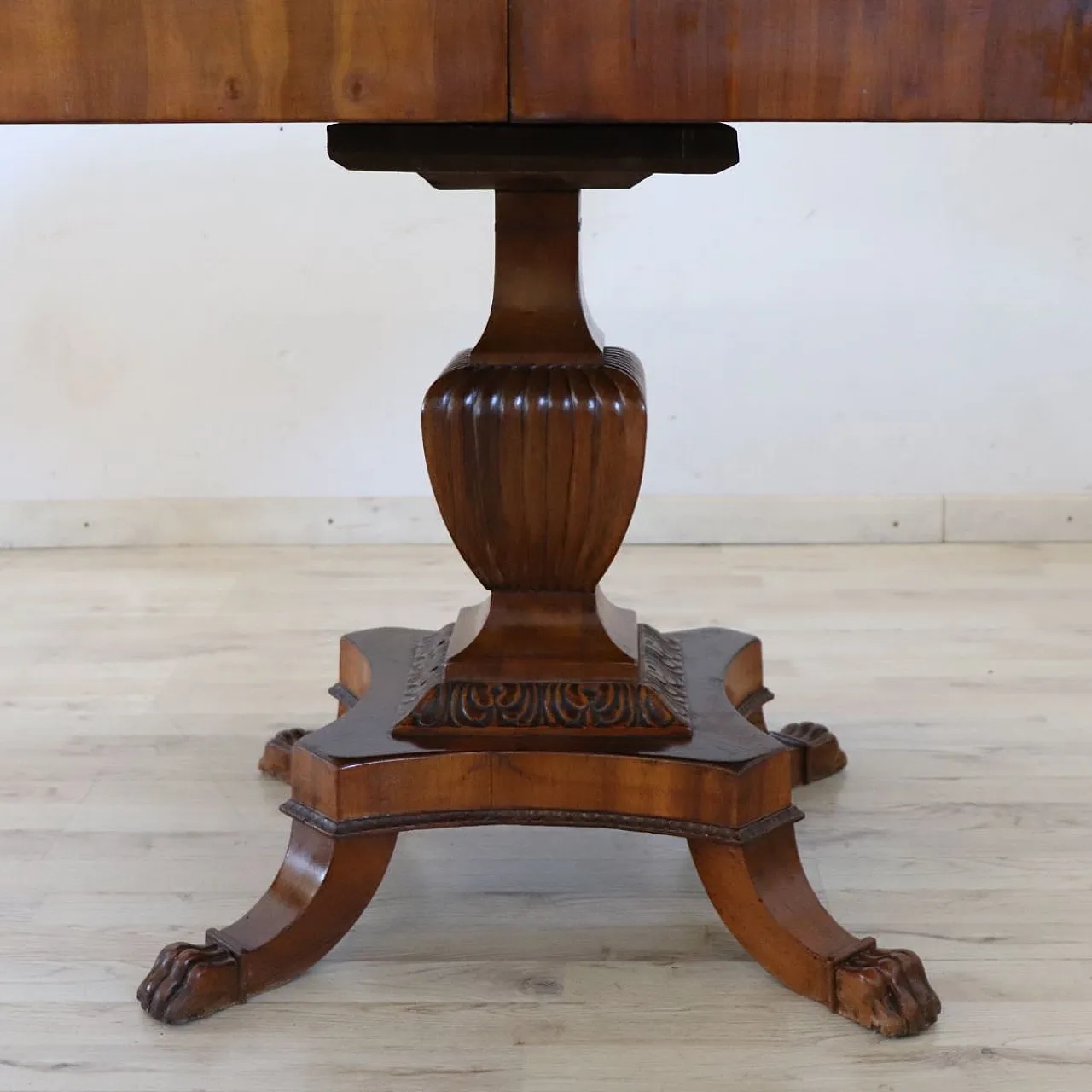 Walnut coffee table with one drawer, extendable, 19th century 8