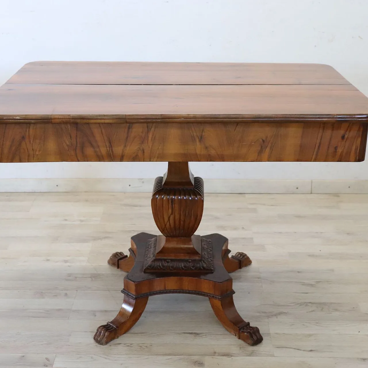 Walnut coffee table with one drawer, extendable, 19th century 12