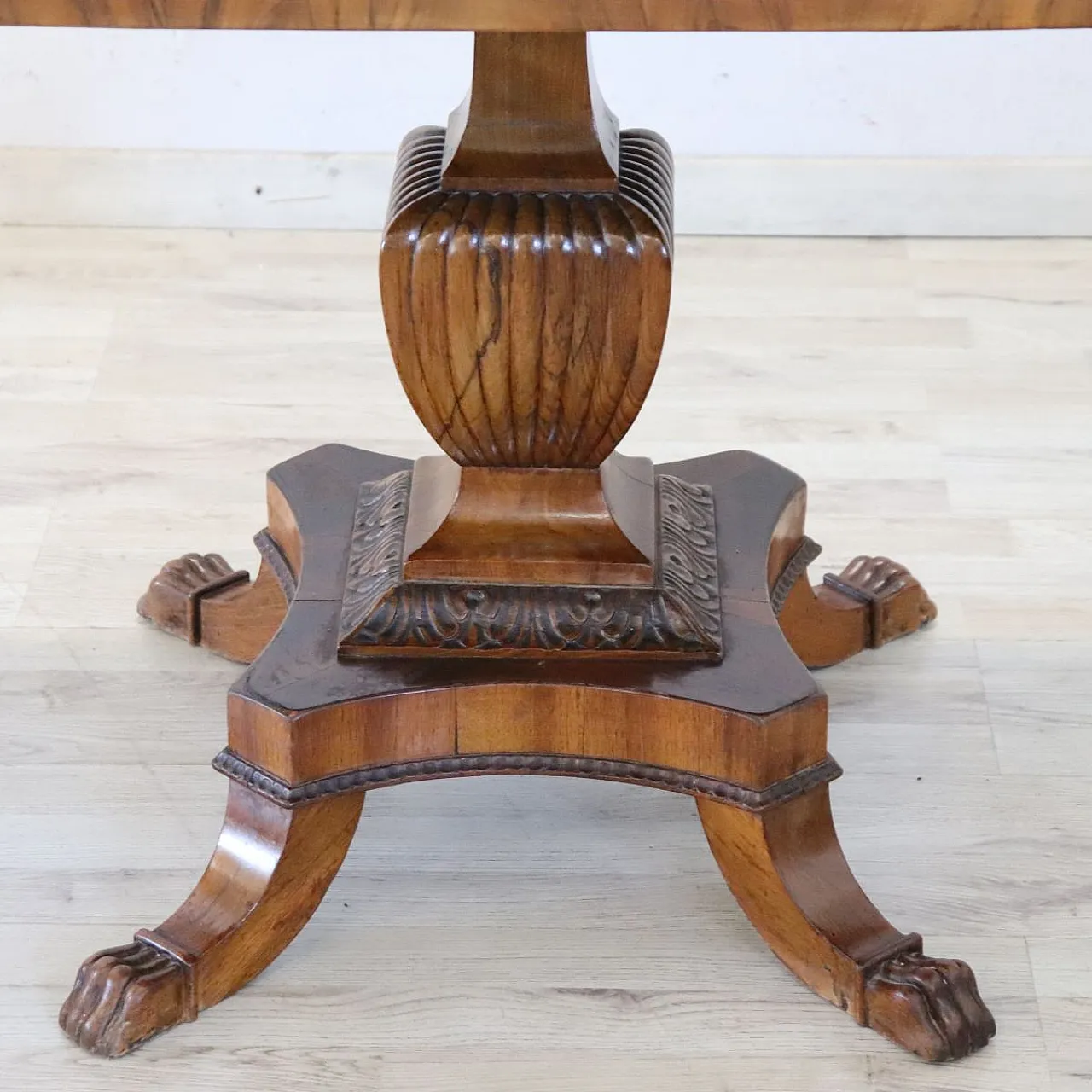 Walnut coffee table with one drawer, extendable, 19th century 13