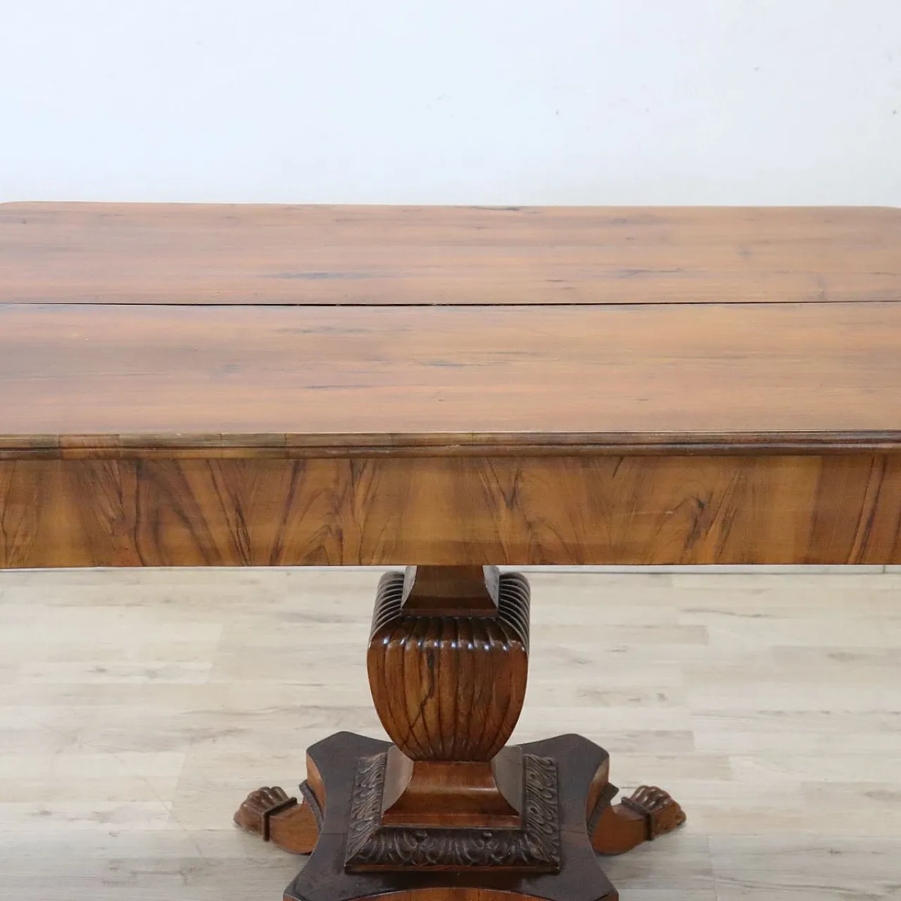 Walnut coffee table with one drawer, extendable, 19th century 14