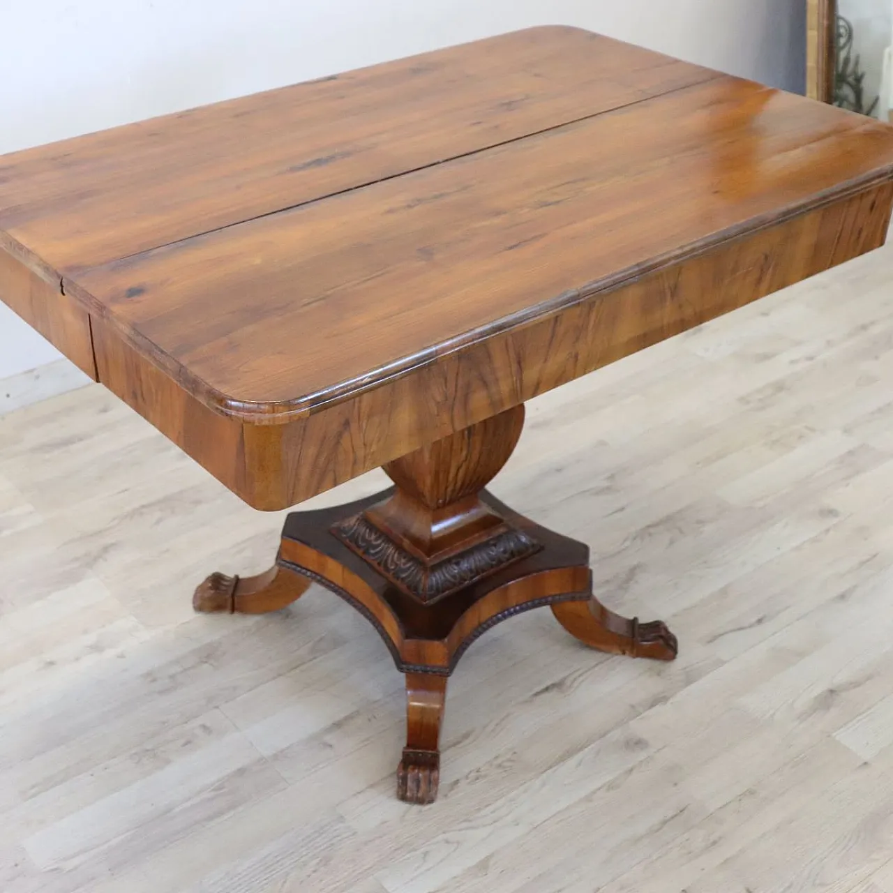 Walnut coffee table with one drawer, extendable, 19th century 15