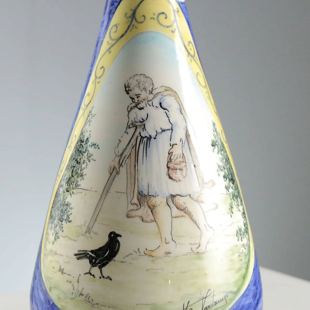 Pair of hand painted vases, 20th century 3