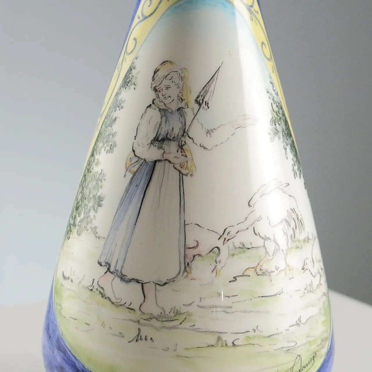 Pair of hand painted vases, 20th century 5