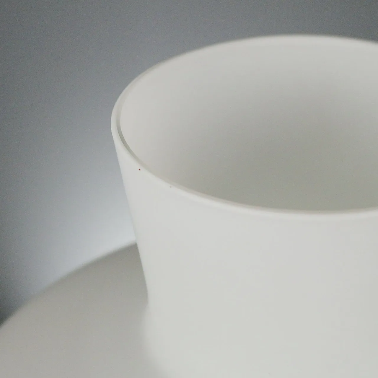 Vaso in vetro incamiciato bianco, Manifattura di Murano, '900 4
