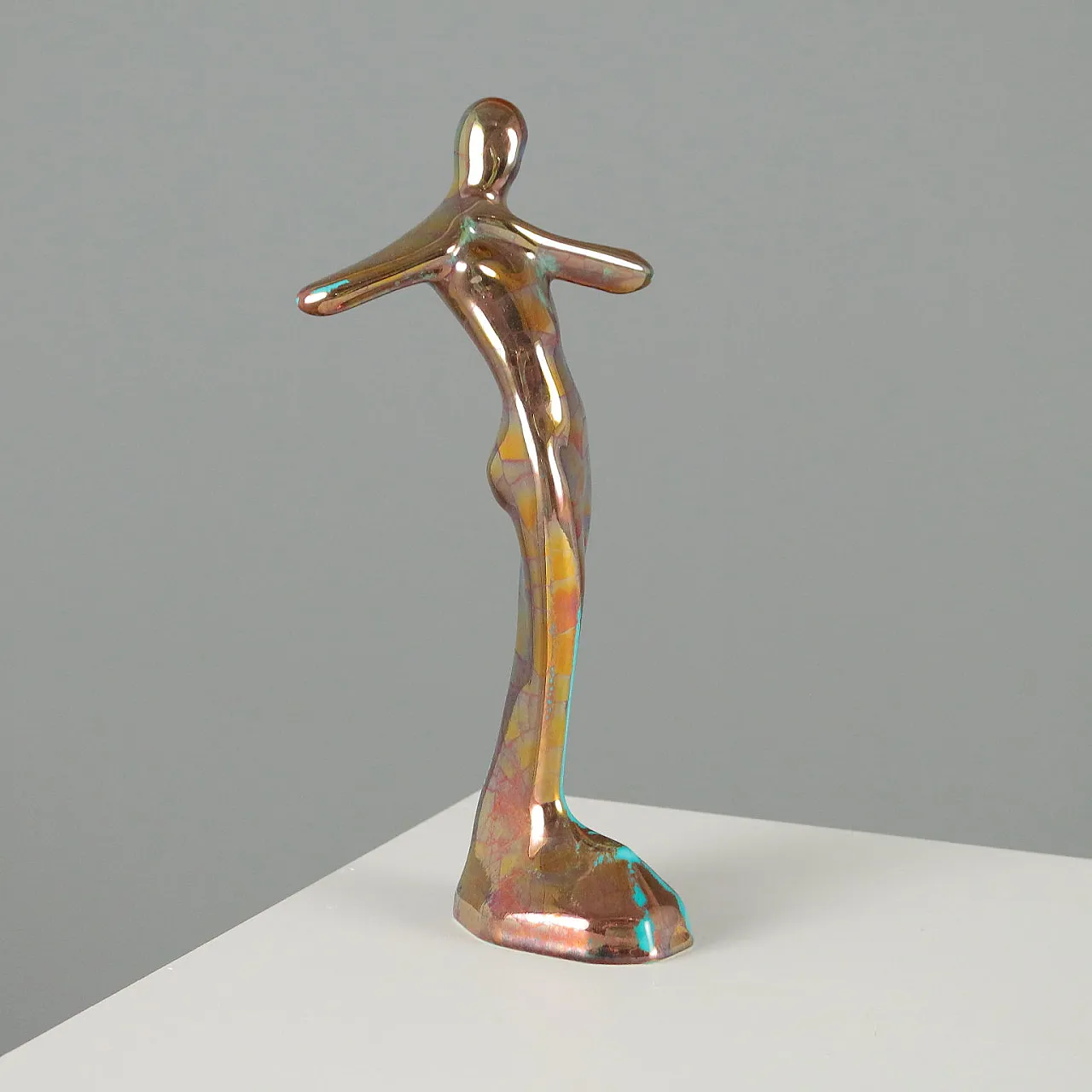 Statuina in maiolica a lustro di Gatti Faenza, '900 1