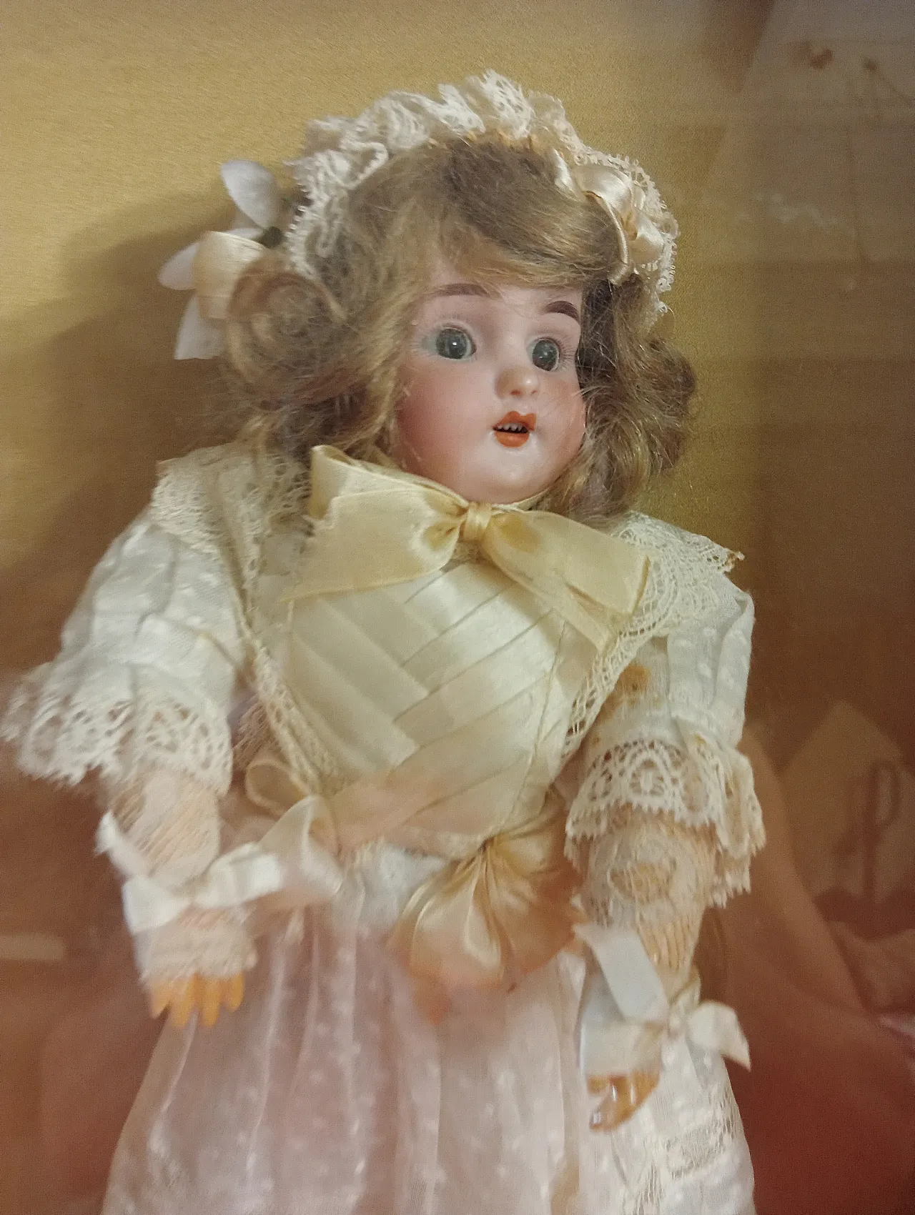 Antique doll in gilded case, late 19th century 3