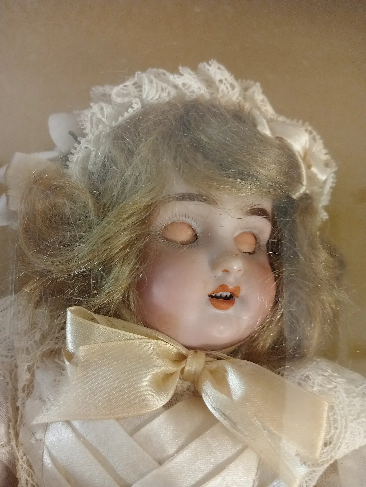 Antique doll in gilded case, late 19th century 9
