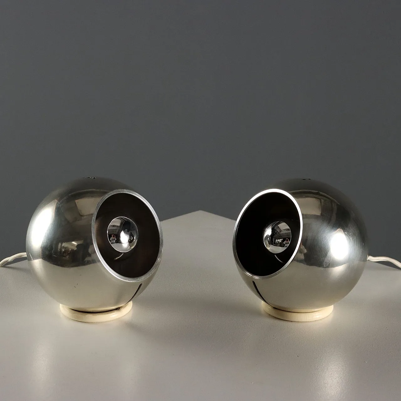 Pair of 591 lamps by Gino Sarfatti for Arteluce, 1960s 4
