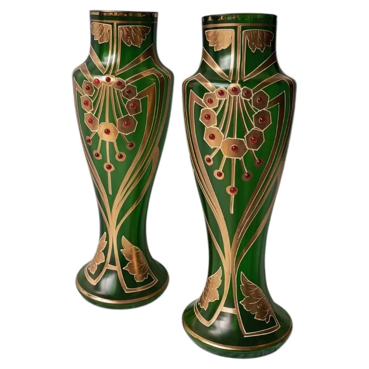 Coppia di vasi Art Nouveau in vetro verde e cabochon applicati. 1
