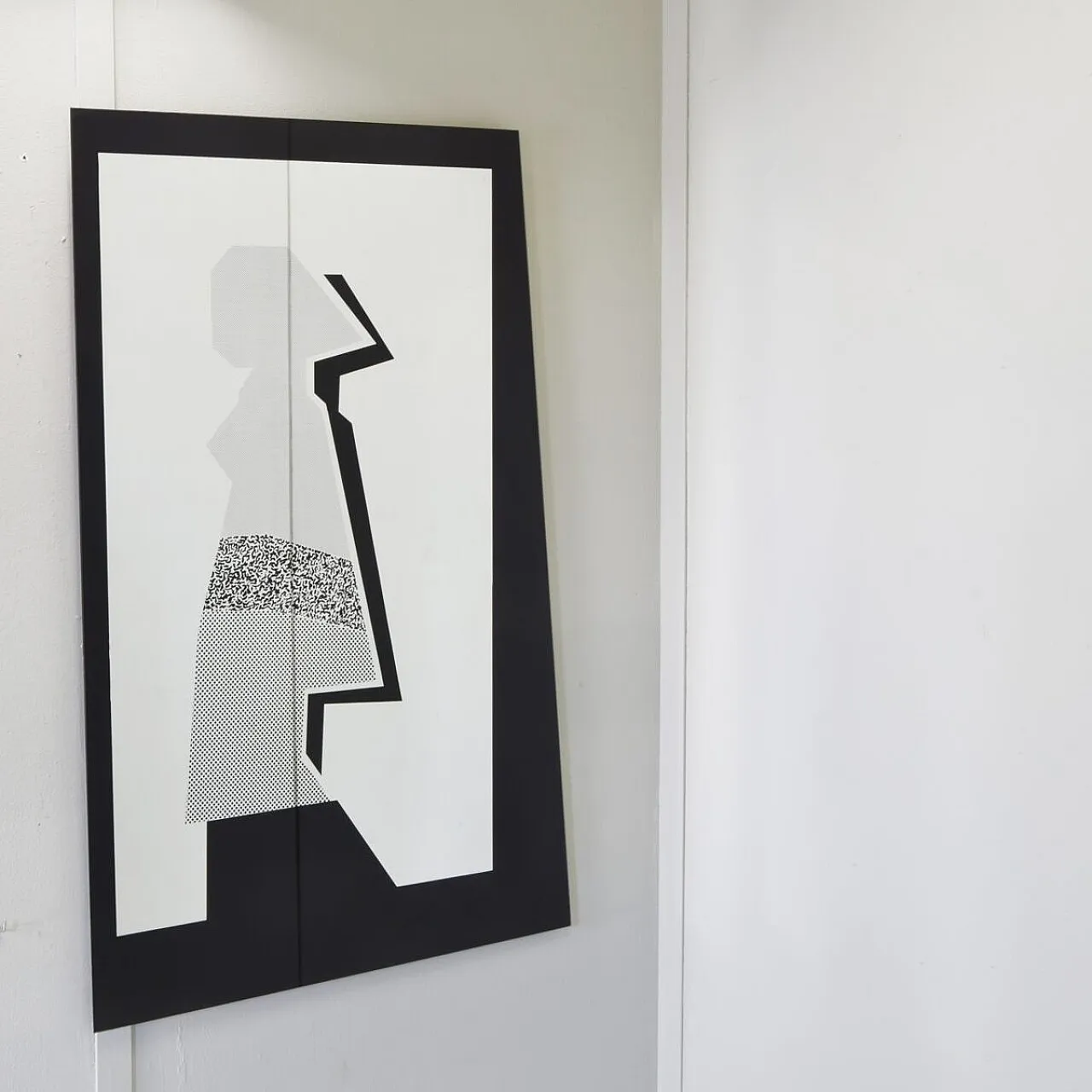Specchio postmoderno in vetro nero serigrafato, anni '80 3