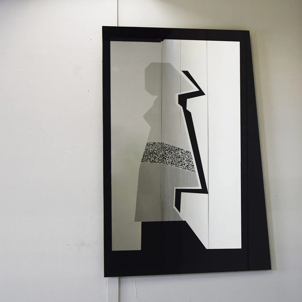 Specchio postmoderno in vetro nero serigrafato, anni '80 5